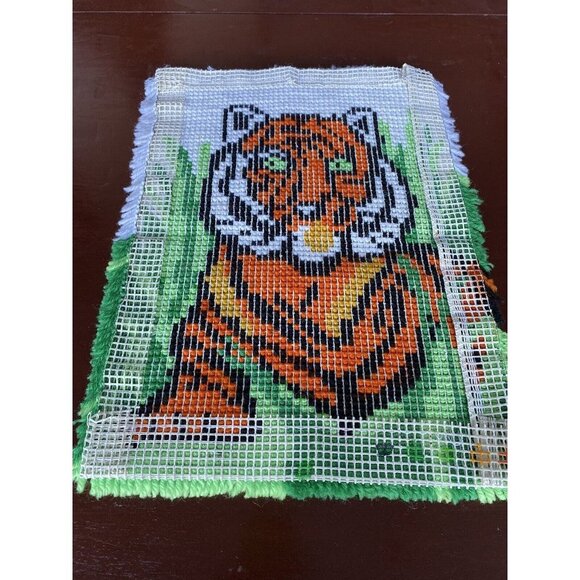 Vintage 70s MCM Handmade Tiger Latch Hook Yarn Wall Rug Tapestry Tiger 21” X 15” - Picture 7 of 13